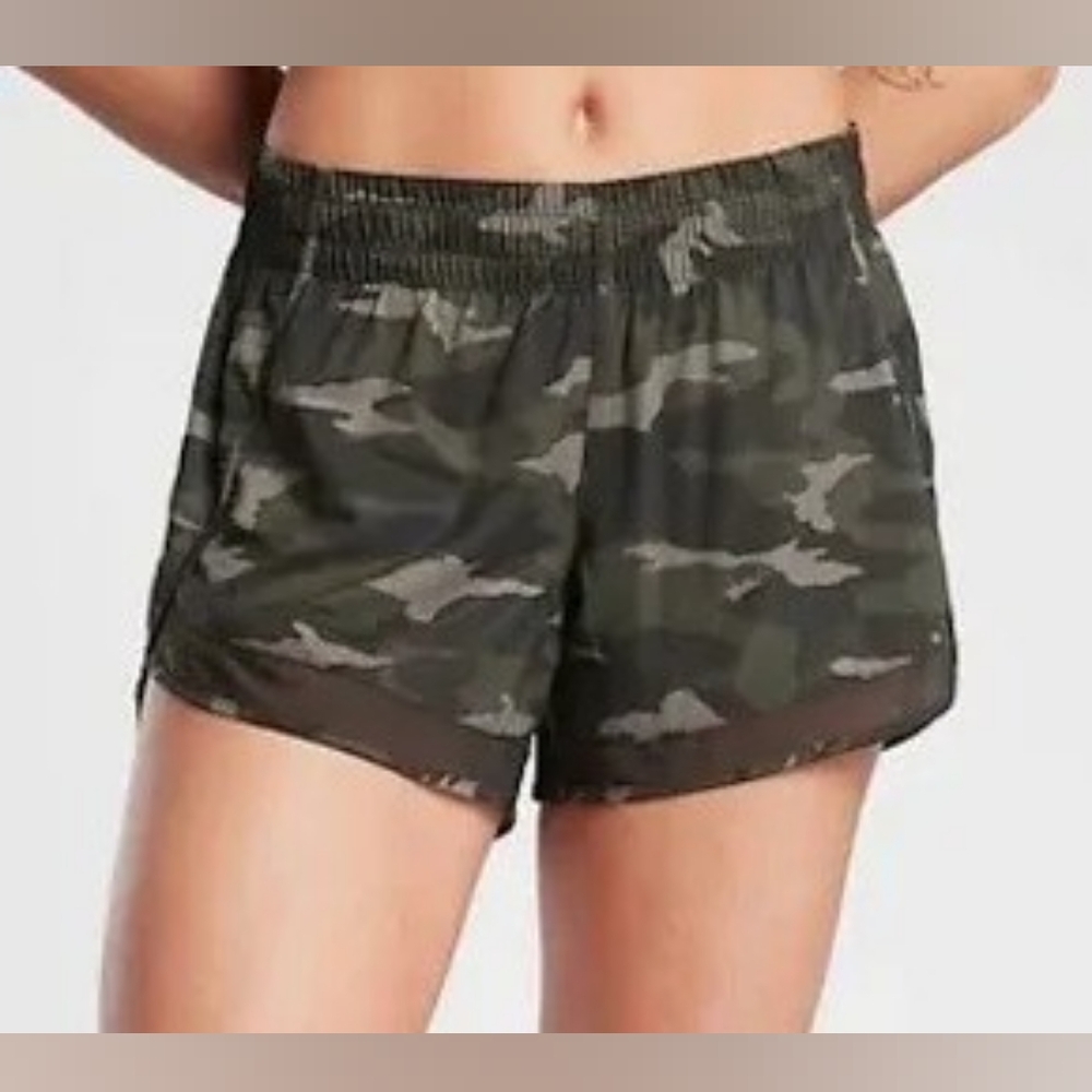 Athleta Very Cool Green Camo Racer Run Mid Rise Athletic Shorts Nwot